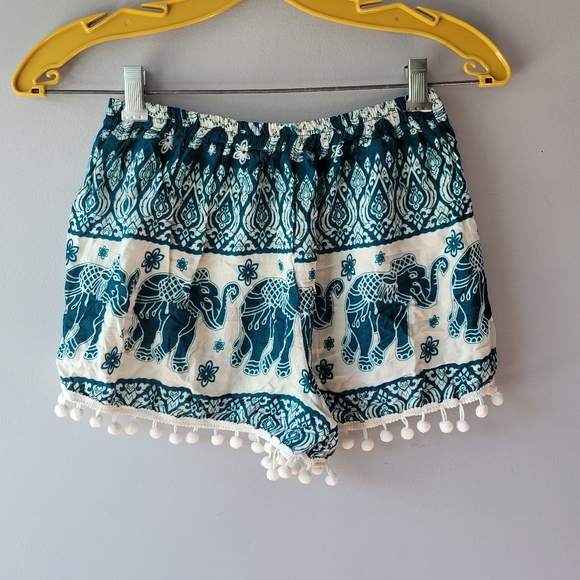 Boho flowy pom pom shorts - Picture 3 of 8